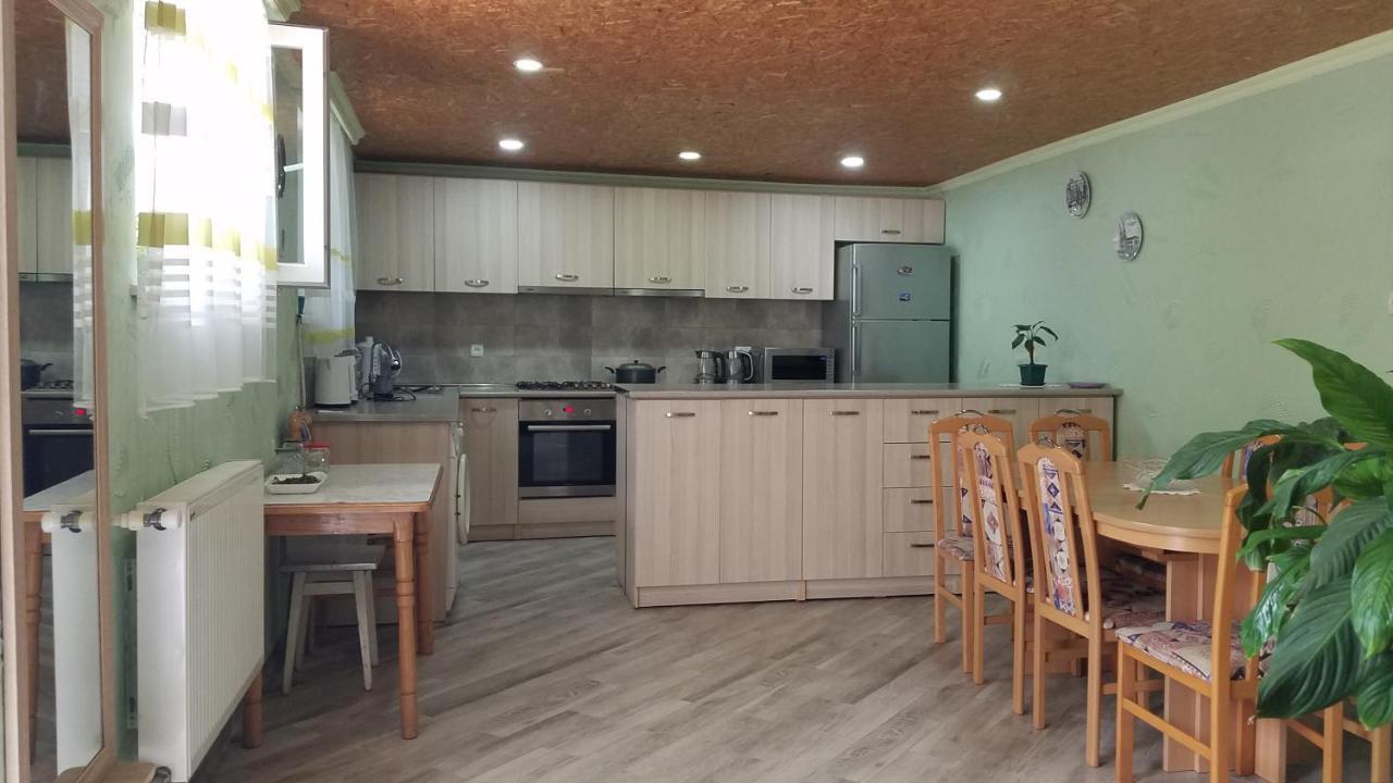 Guest House Green Rose Borjomi Exterior photo